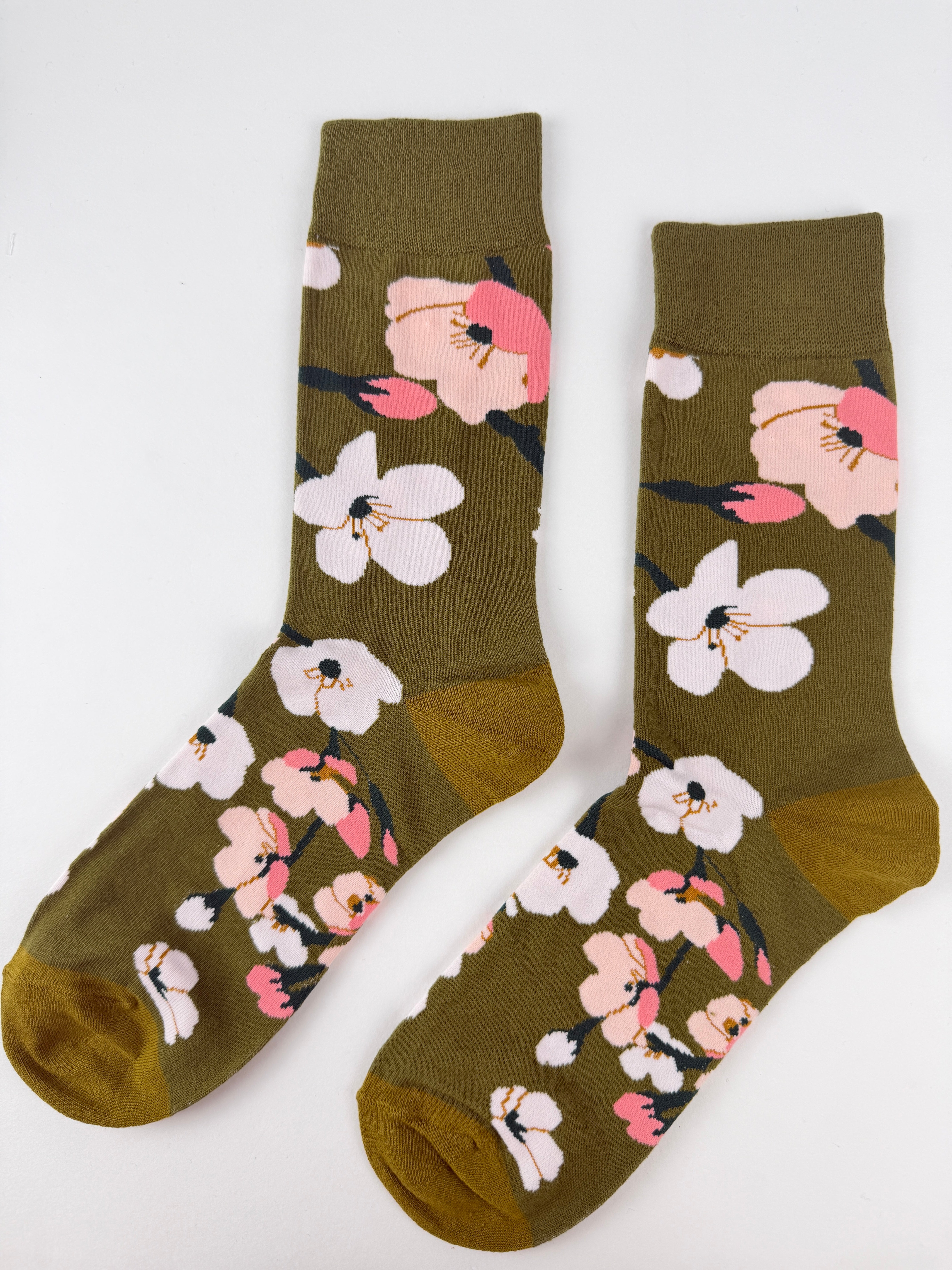 Flower Socks – White & Pink Blossoms