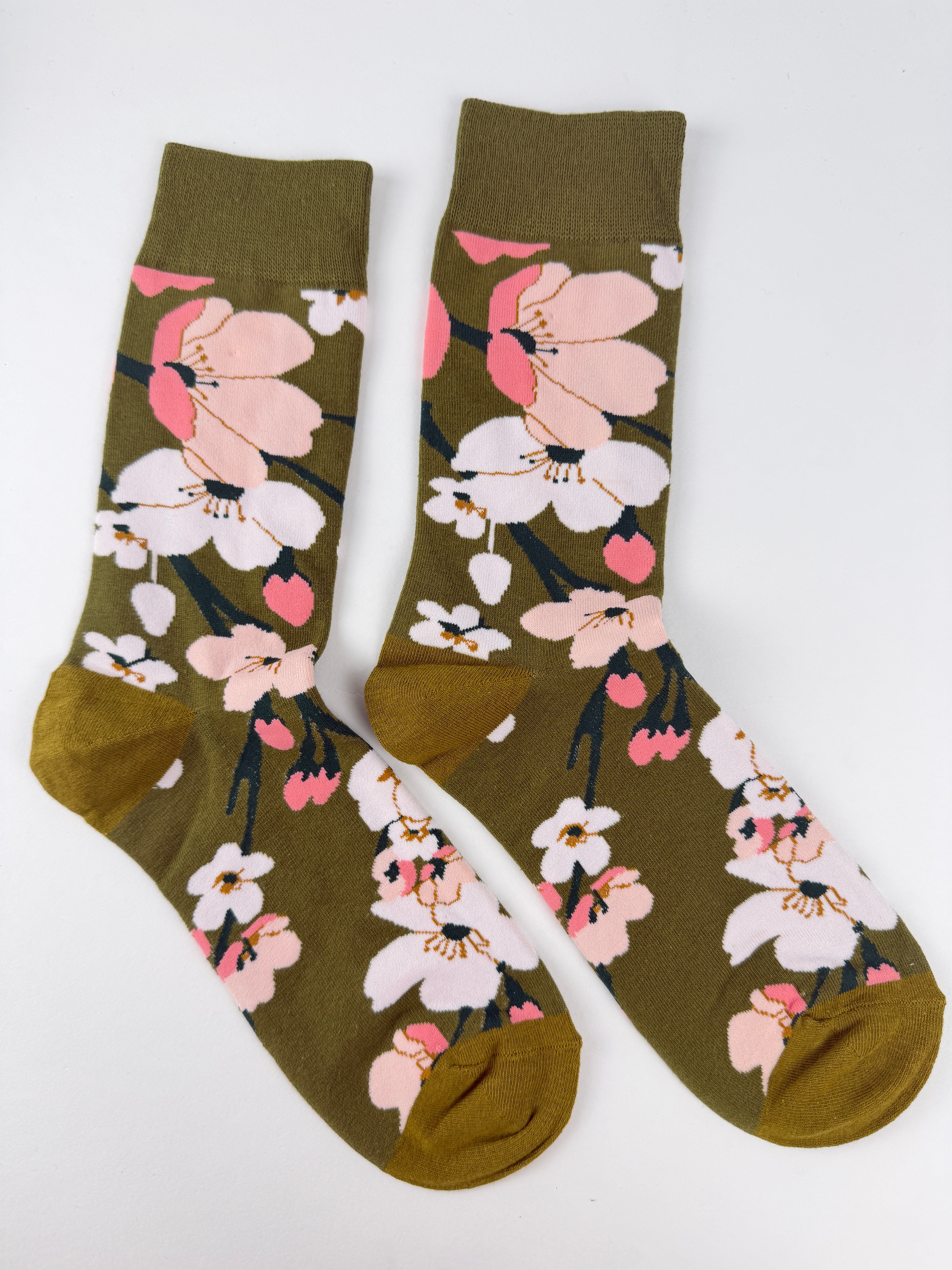 Flower Socks – White & Pink Blossoms