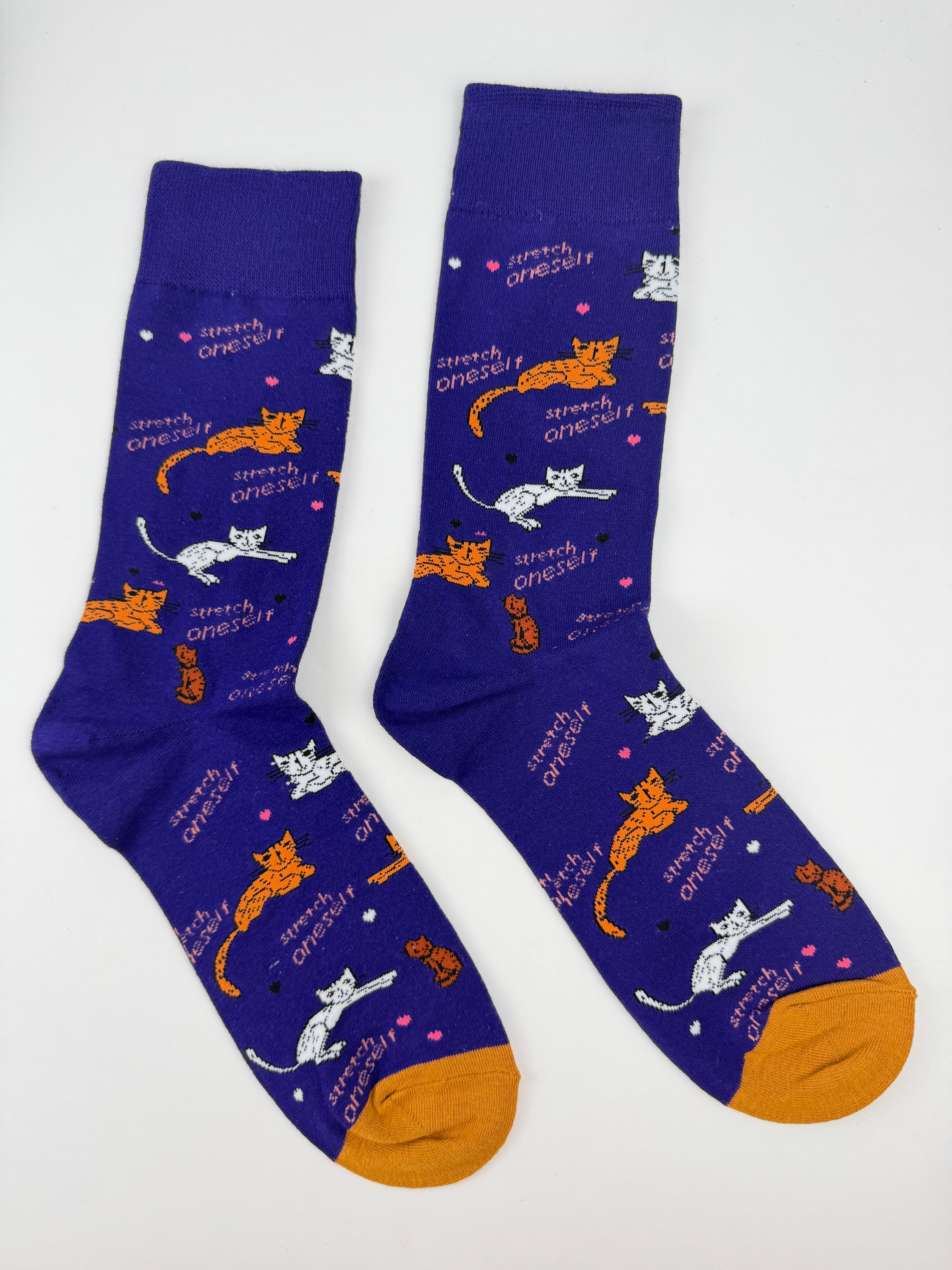 Animal – Stretching Cat Purple Crew Socks